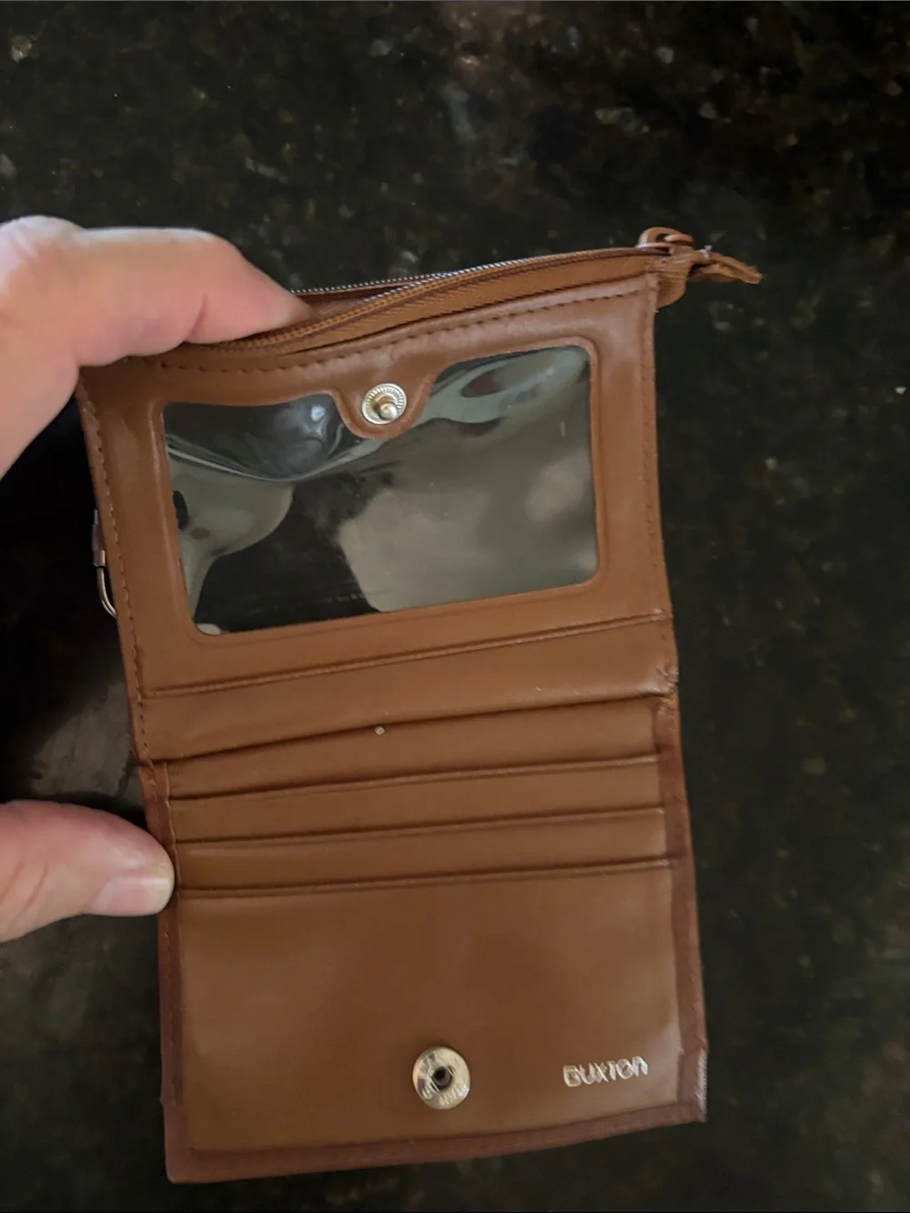 Buxton compact pouch
